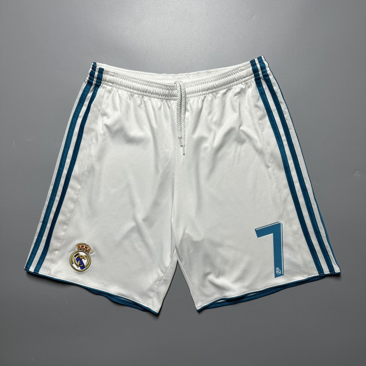 Vintage REAL MADRID ADIDAS 2016/2017 FOOTBALL HOME SHORTS #7 RONALDO Size US 29 - 1 Thumbnail
