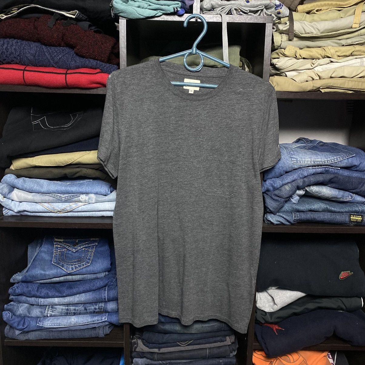 A.P.C. × Carhartt Wip Luxury Apc x Carhartt small logo basic streetwear tee size S Size US S / EU 44-46 / 1 - 1 Thumbnail