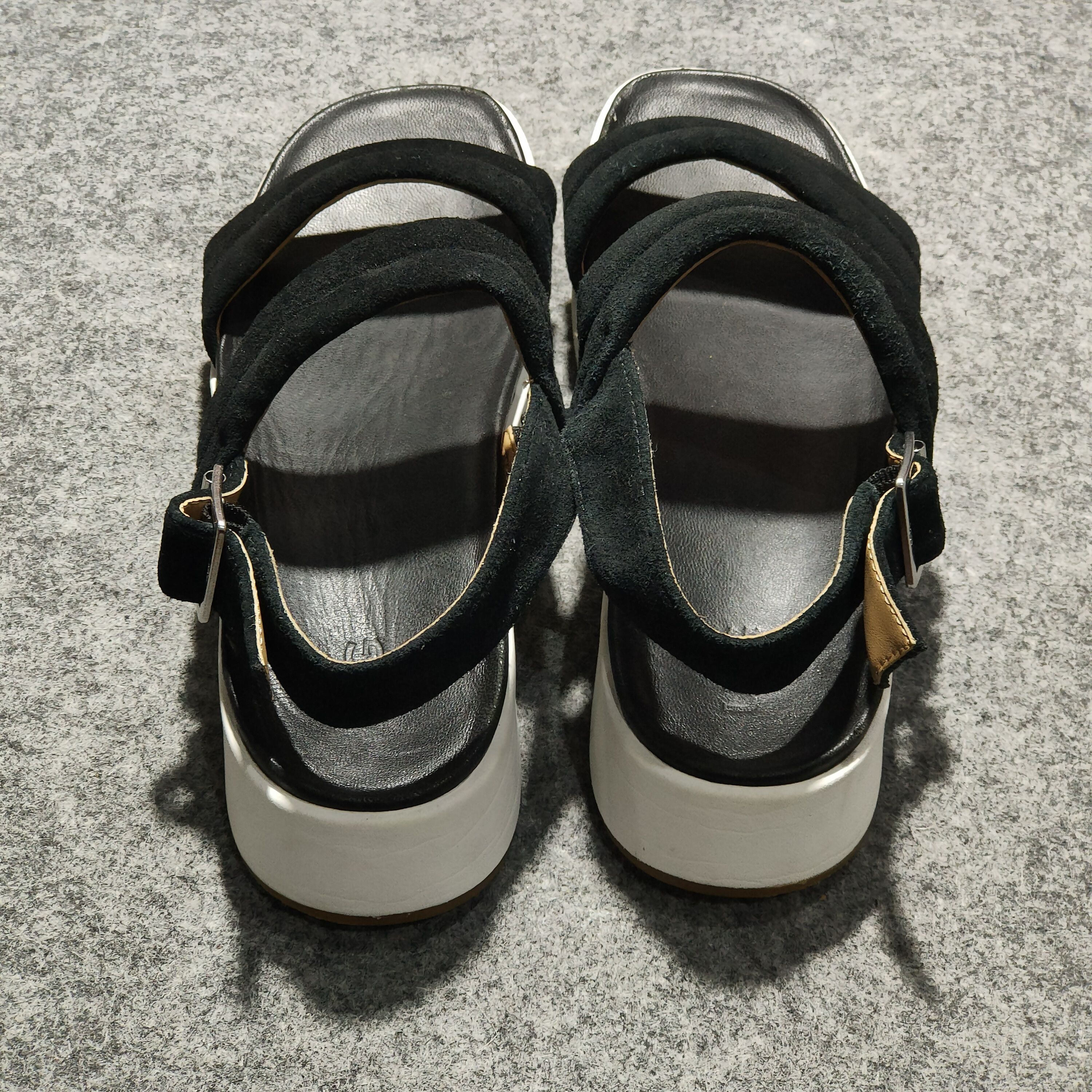 Ugg 🔥UGG(WMNS) Lynnden Outdoor Casual Open Toe Sports Sandals Size US 6 / IT 36 - 3 Thumbnail