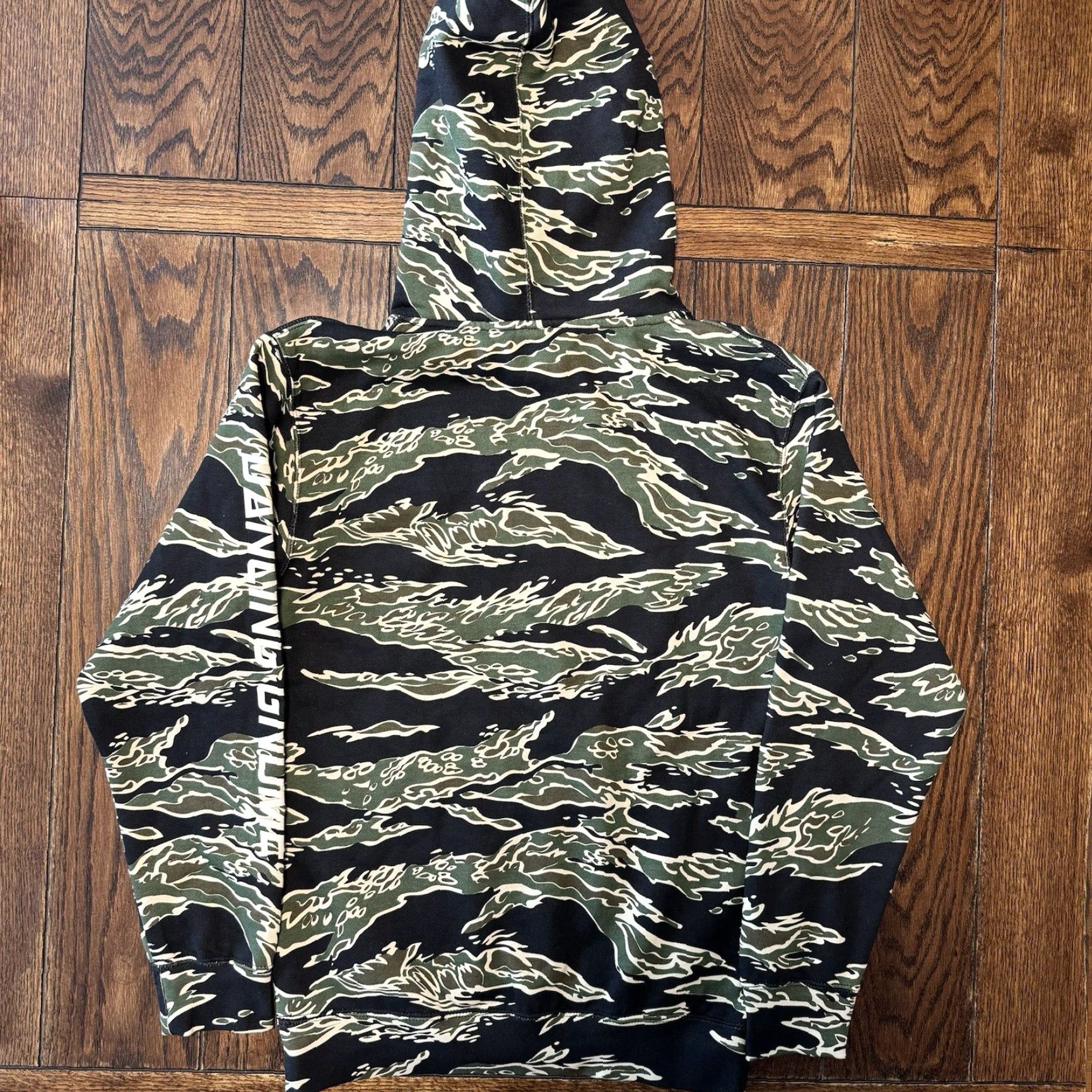 Vintage Dancing Gnome Beer Men’s Hoodie Size S Camo Pittsburgh Tiger Stripe New Sweatshirt Unisex Crew Neck Graphic Print Pullover Size US S / EU 44-46 / 1 - 7 Thumbnail
