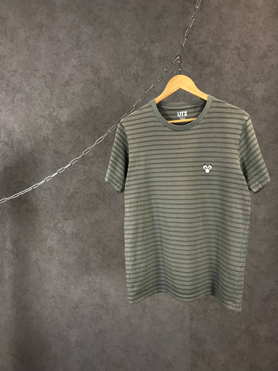 Kaws × Uniqlo Kaws x Uniqlo striped designer logo tee Size US S / EU 44-46 / 1 - 1 Thumbnail