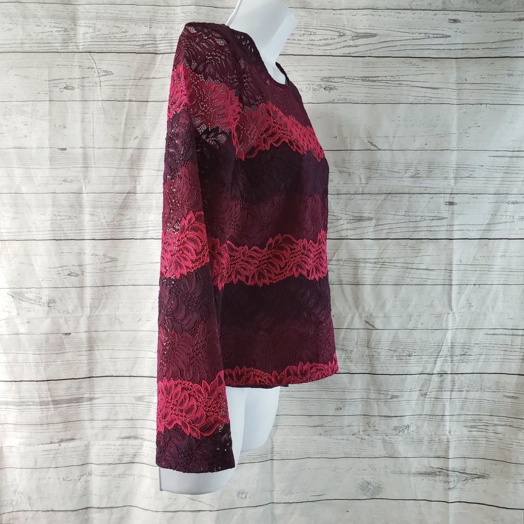 Banana Republic VINTAGE Banana Republic Womens Lace Top Sz XSP Pink Maroon Bell Sleeves Size XS / US 0-2 / IT 36-38 - 3 Thumbnail
