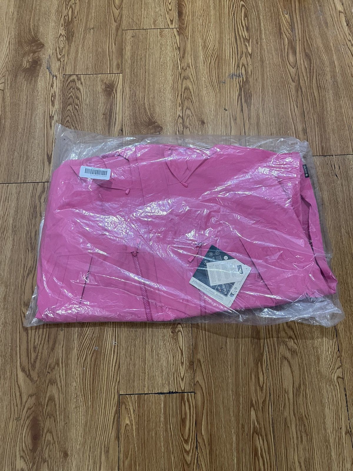 Supreme Supreme Gore-tex Taped Seam Shell Jacket FW24 Pink size XL Size US XL / EU 56 / 4 - 4 Thumbnail