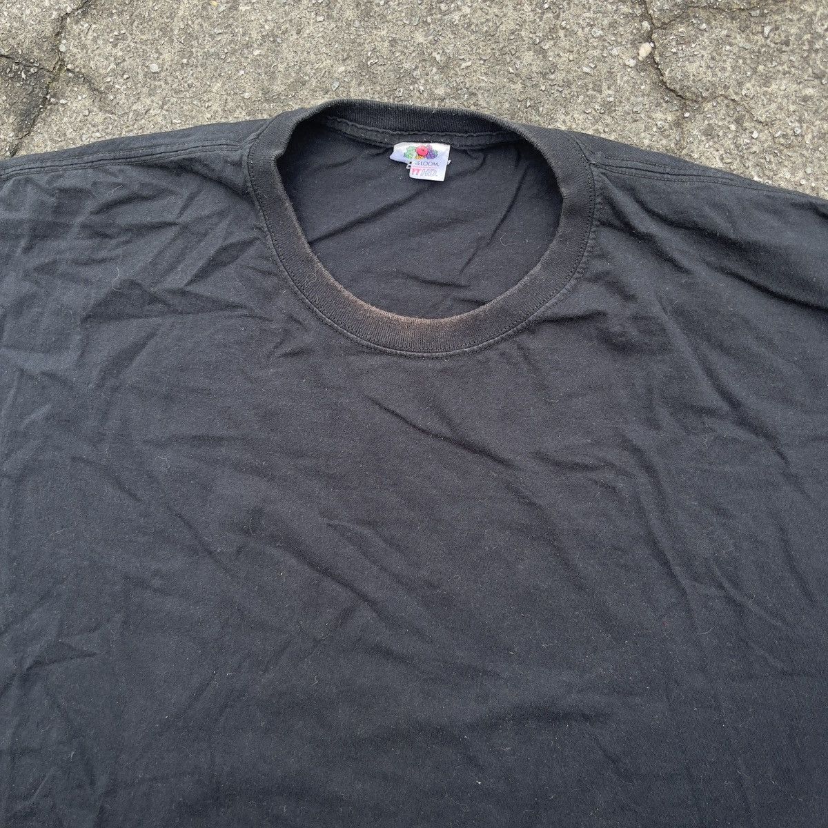 Fruit Of The Loom × Vintage Vintage Y2K FRUIT OF THE LOOM Blank Faded Black Shirt Size US XXL / EU 58 / 5 - 2 Thumbnail