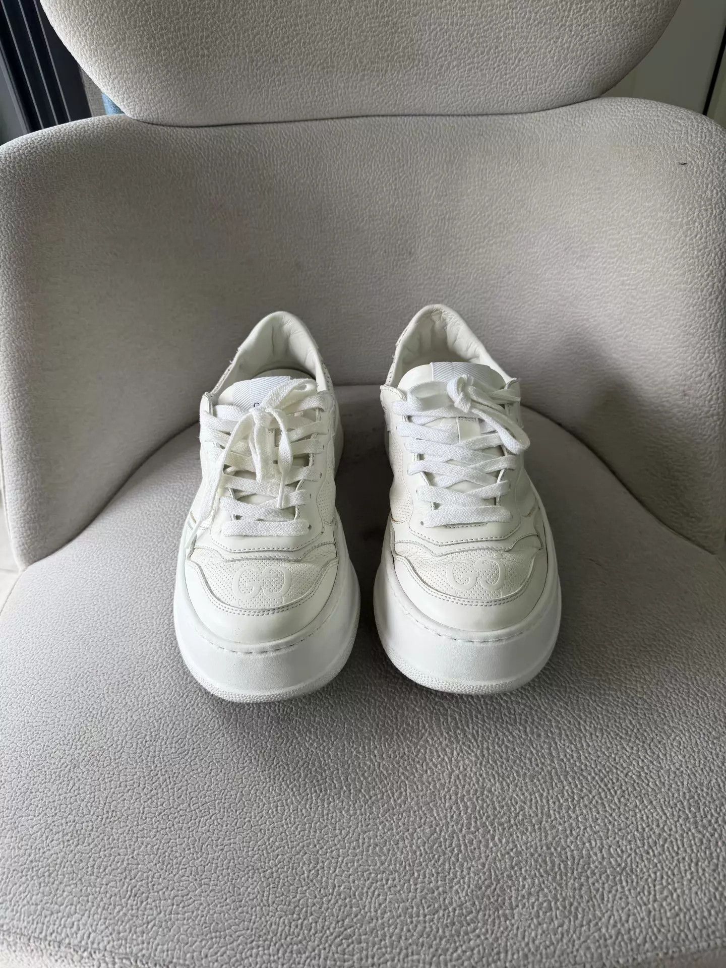 Gucci Gucci Platform White 37.5GG embossed gold lettering Size US 7 / IT 37 - 1 Thumbnail