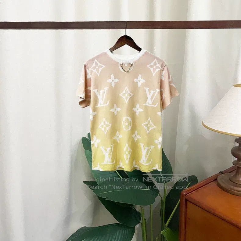 Louis Vuitton Louis Vuitton Logo printed gradient short sleeves Size L / US 10 / IT 46 - 2 Thumbnail