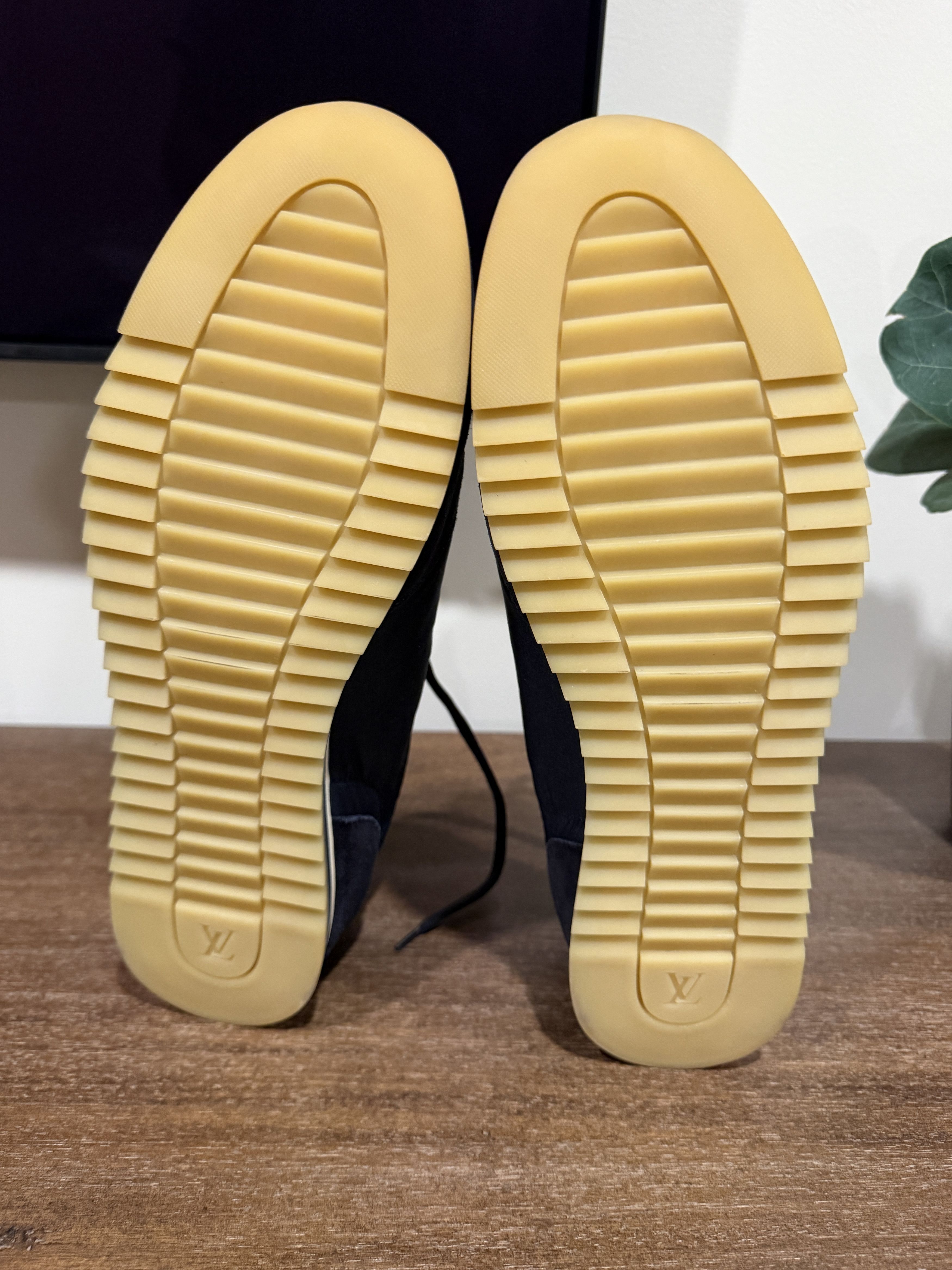 Louis Vuitton Low Top Blue Trainer In Size LV10