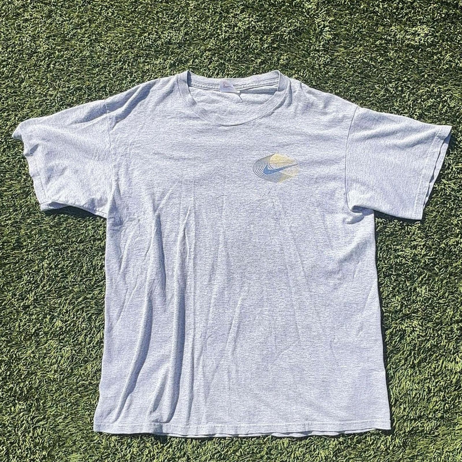 Nike Vintage 90s Nike Swoosh Graphic Tee Grey Size M Size US M / EU 48-50 / 2 - 1 Thumbnail