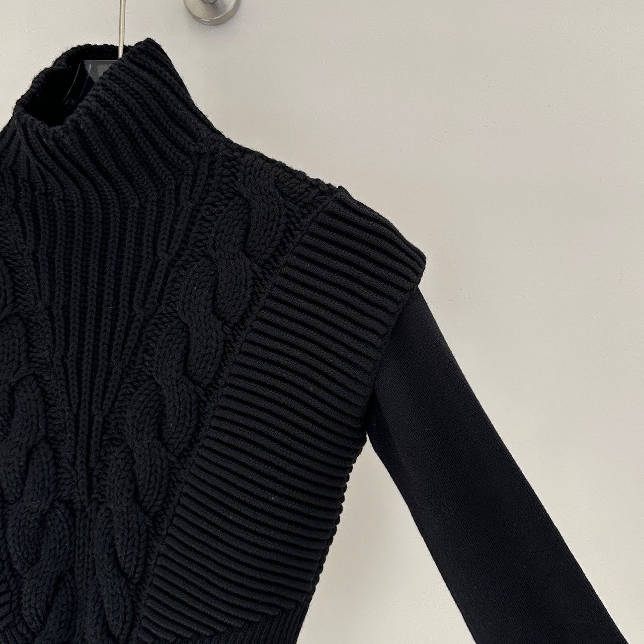 Alexander McQueen Alexander McQueen Black Adjustable Sleeve Wool Sweater Size M / US 6-8 / IT 42-44 - 4 Thumbnail