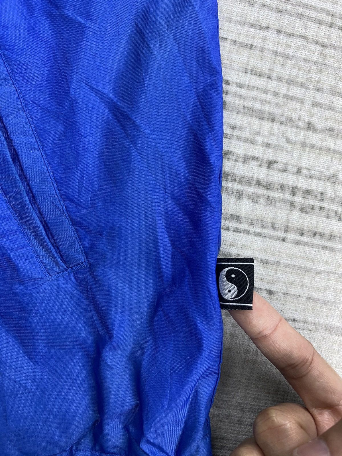 Vintage Vintage T&C Surf Design Big Logo Side Tape Zipper Jacket Size US L / EU 52-54 / 3 - 13 Thumbnail