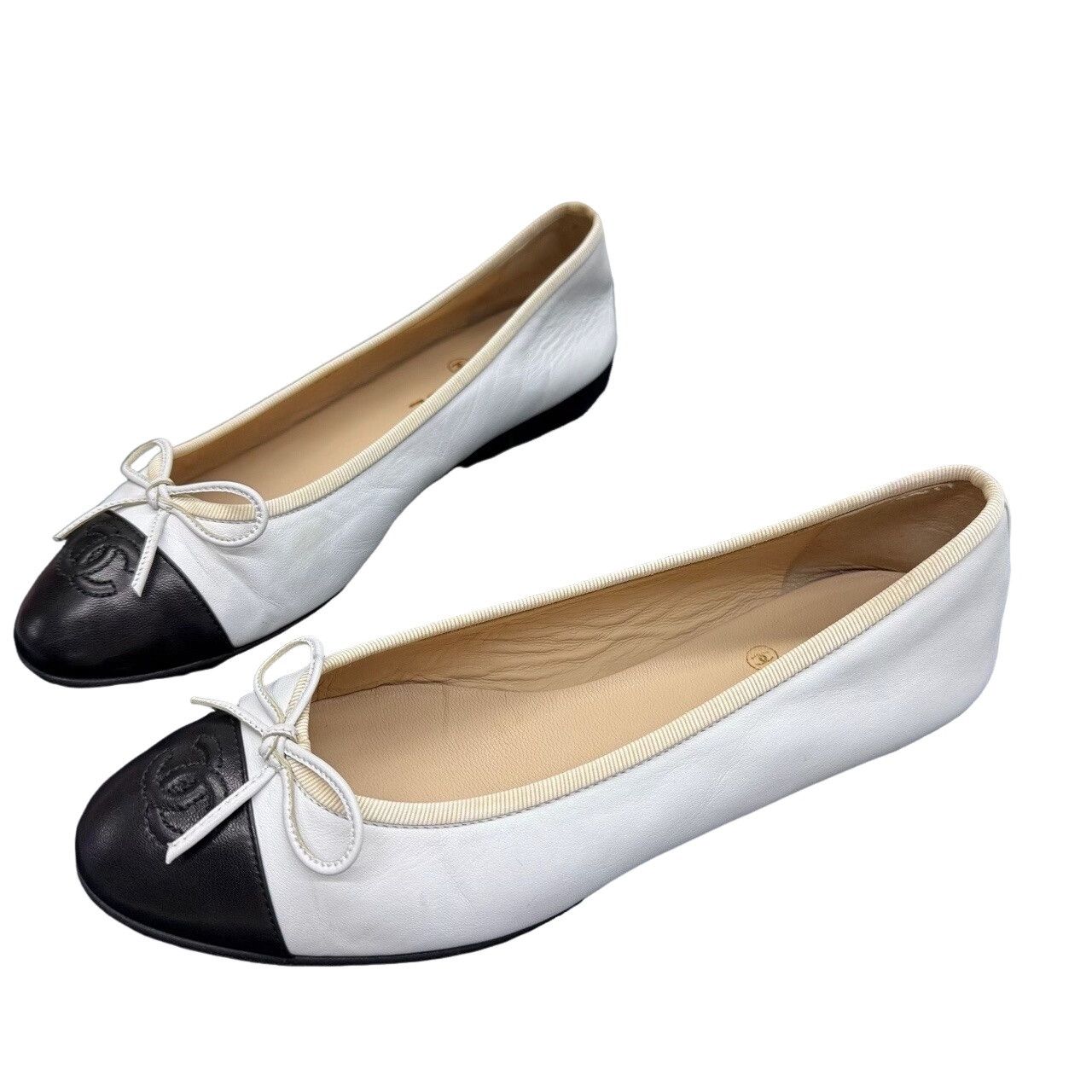 Chanel Chanel Two-Tone Ballet Flats Size 38.5 Size US 7.5 / IT 37.5 - 1 Thumbnail