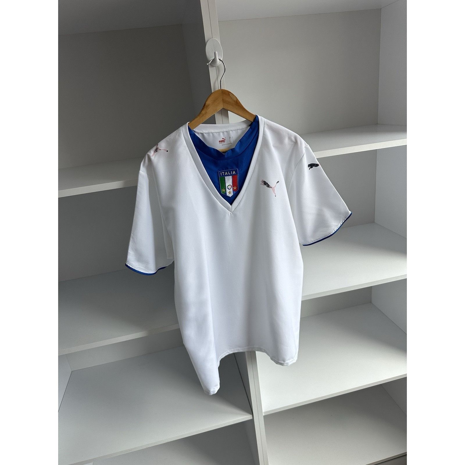 Puma ITALY 2006 AWAY FOOTBALL SHIRT SOCCER JERSEY PUMA sz XL MEN Size US L / EU 52-54 / 3 - 2 Thumbnail