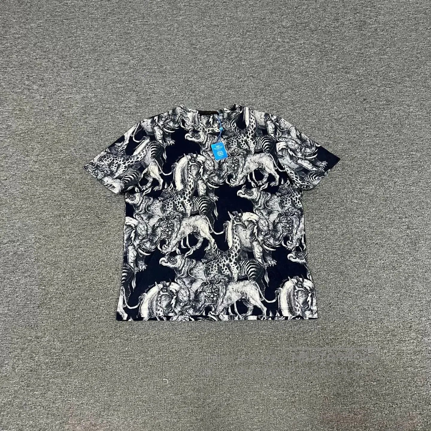 Louis Vuitton louis vuitton animal print short sleeve t-shirt. Size US L / EU 52-54 / 3 - 1 Thumbnail