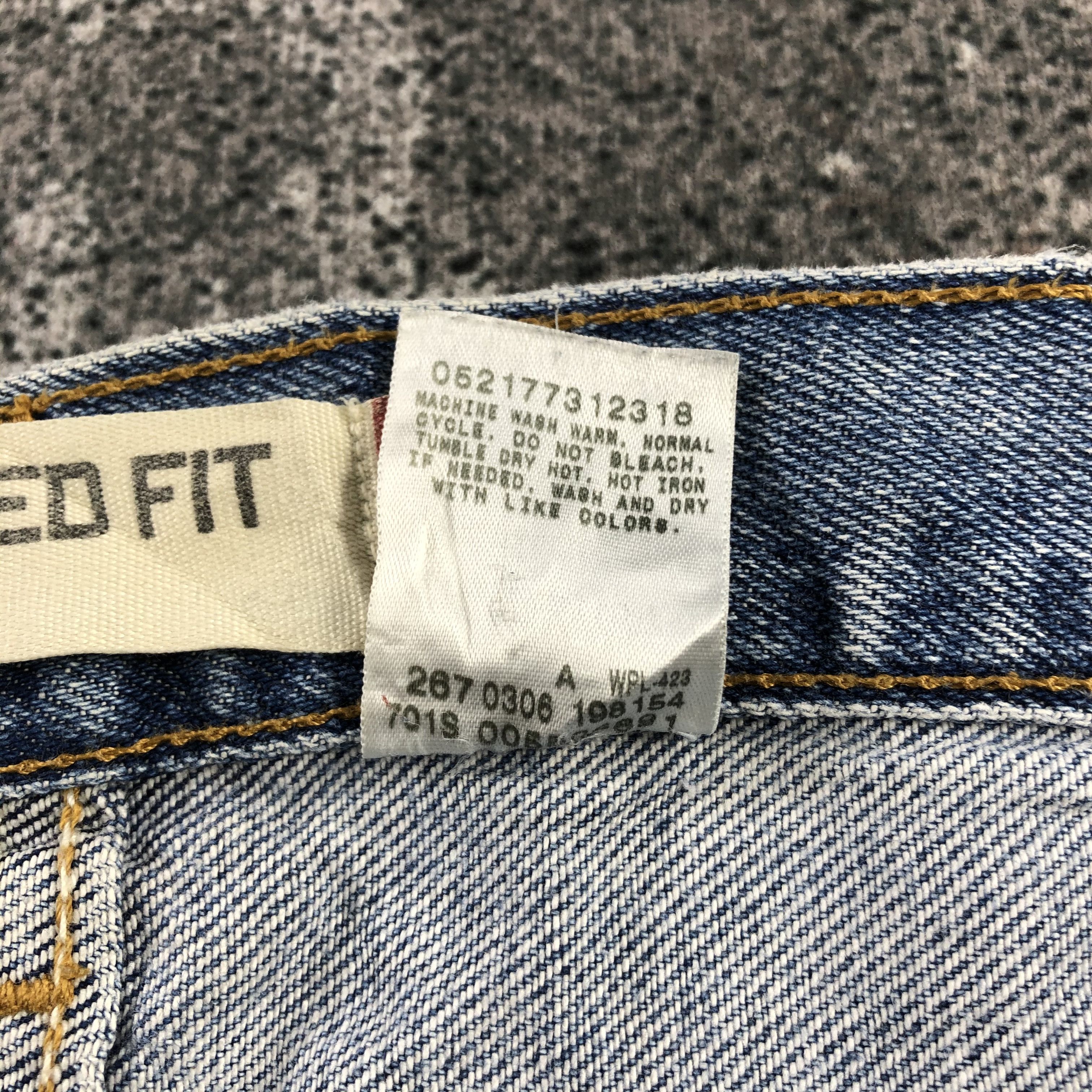 Levi's Vintage Levi's 550 Jeans Relaxed Fit Denim KJ1045 Size US 35 - 14 Thumbnail