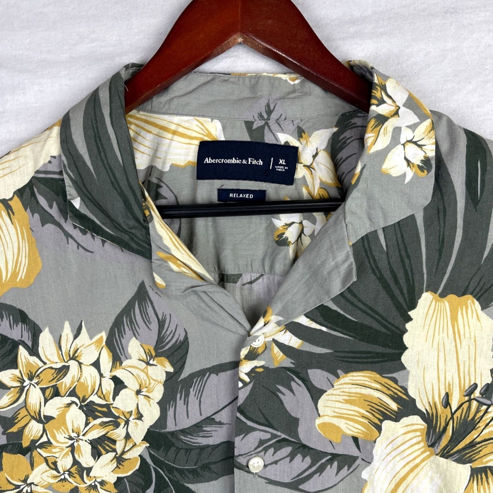Abercrombie & Fitch Abercrombie & Fitch Shirt Mens XL Gray Button Up Floral Hawaiian Tropical Relaxed Fit Size US XL / EU 56 / 4 - 3 Thumbnail