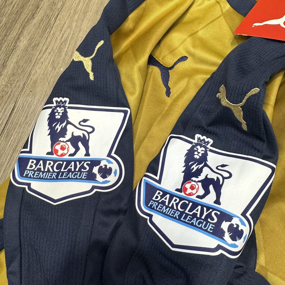 Puma Arsenal 15/16 L/S away shirt #11 ozil (bnwt) Size US M / EU 48-50 / 2 - 6 Thumbnail