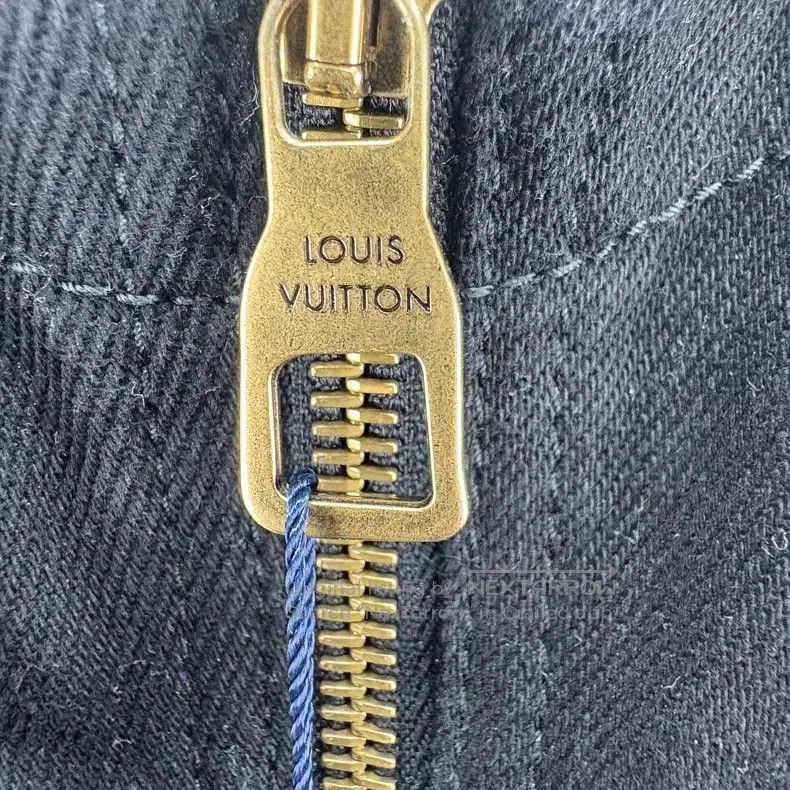 Louis Vuitton Louis Vuitton Embossed full logo logging black jacket Size US S / EU 44-46 / 1 - 5 Thumbnail