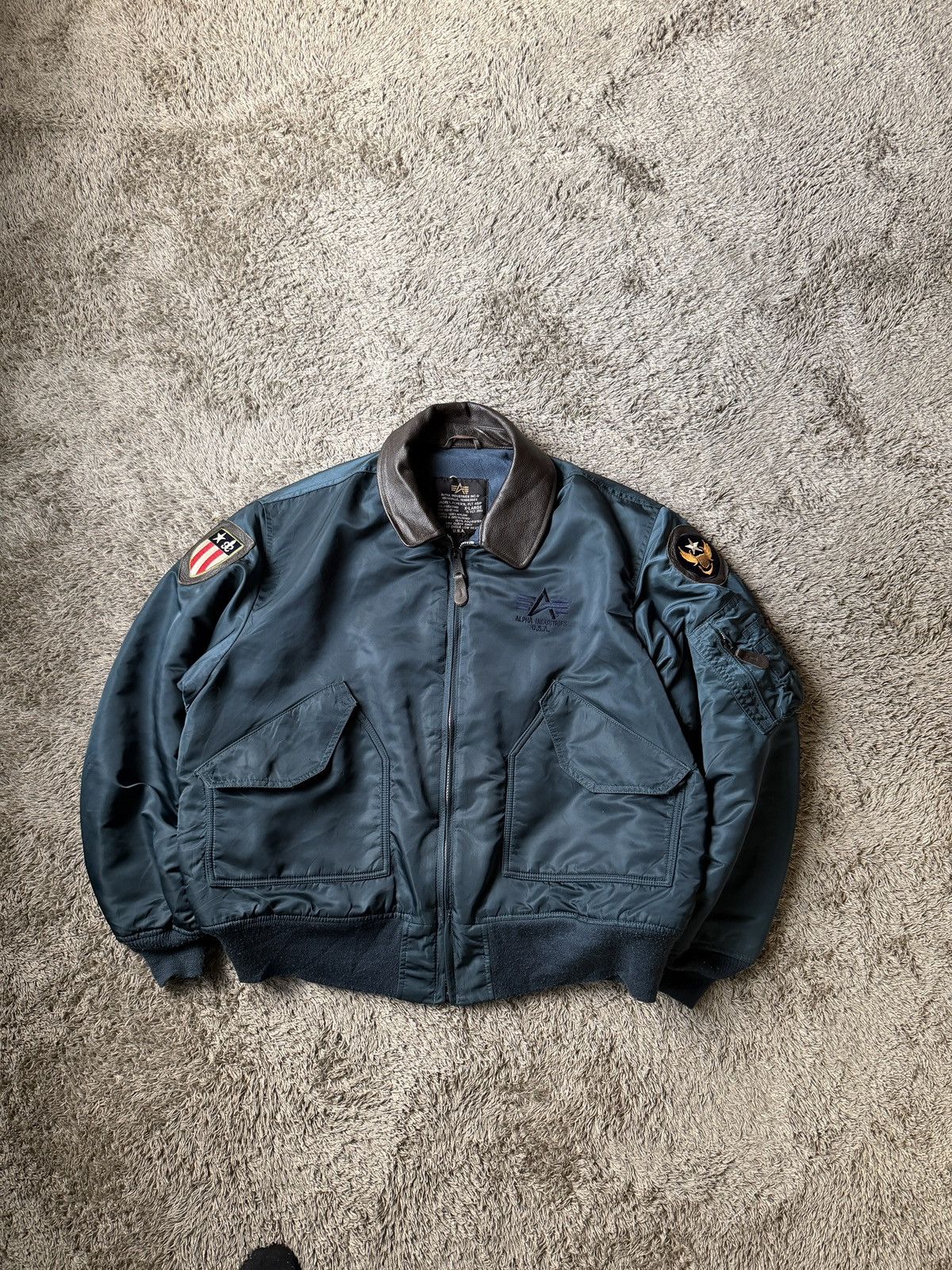 Alpha Industries Alpha Industries bomber. Size US L / EU 52-54 / 3 - 2 Thumbnail