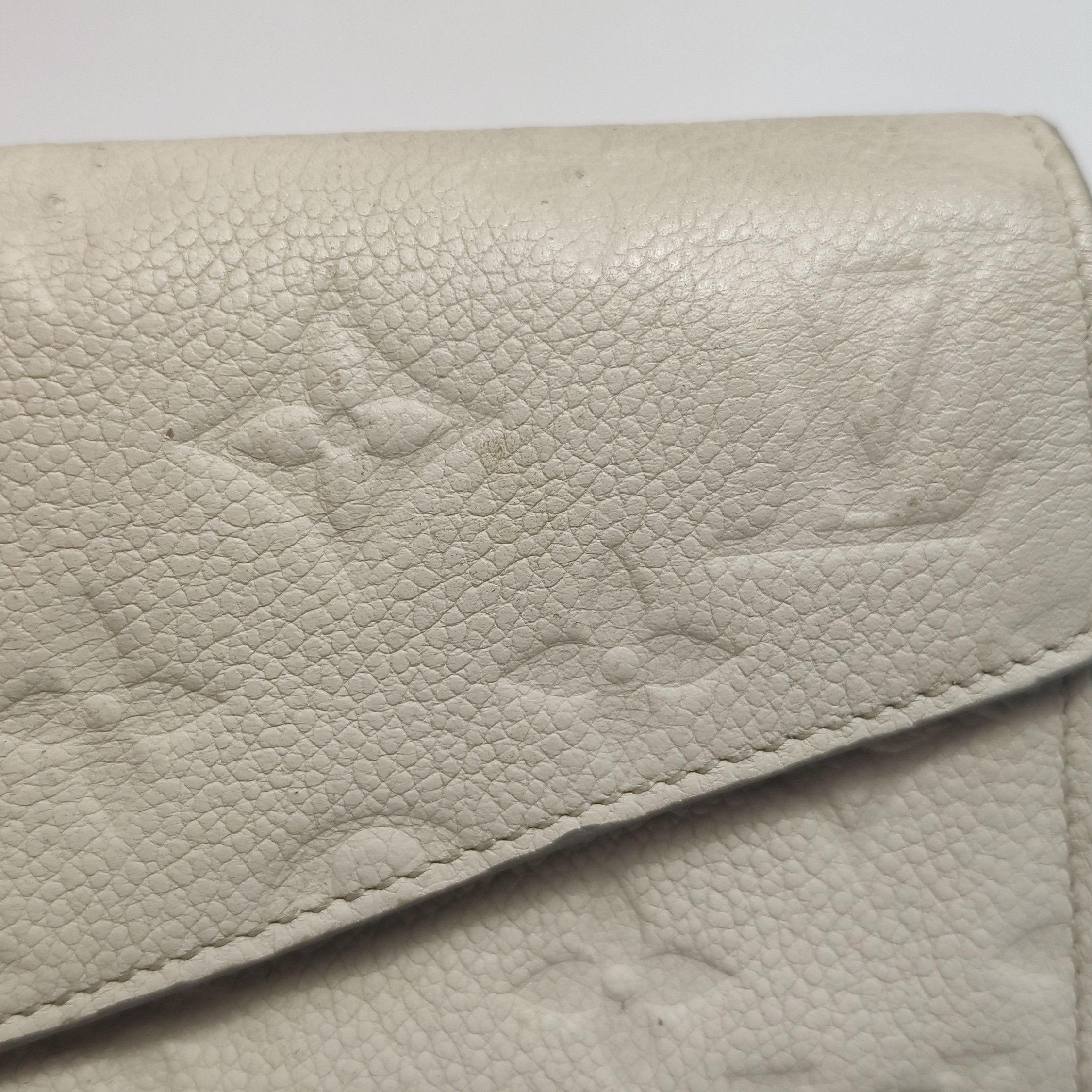 Louis Vuitton Louis Vuitton (LV) Cowhide solid color monogram embossed sn Size ONE SIZE - 4 Thumbnail