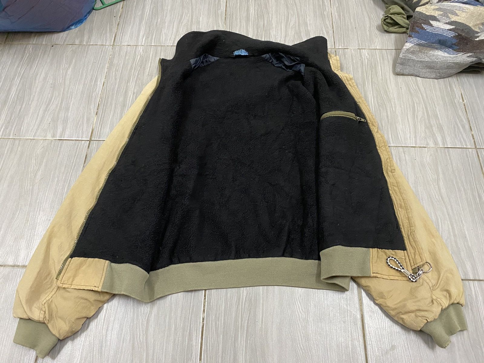 The North Face Vtg 80s The North Face Bomber Jacket Distressed Khaki Size US L / EU 52-54 / 3 - 13 Thumbnail