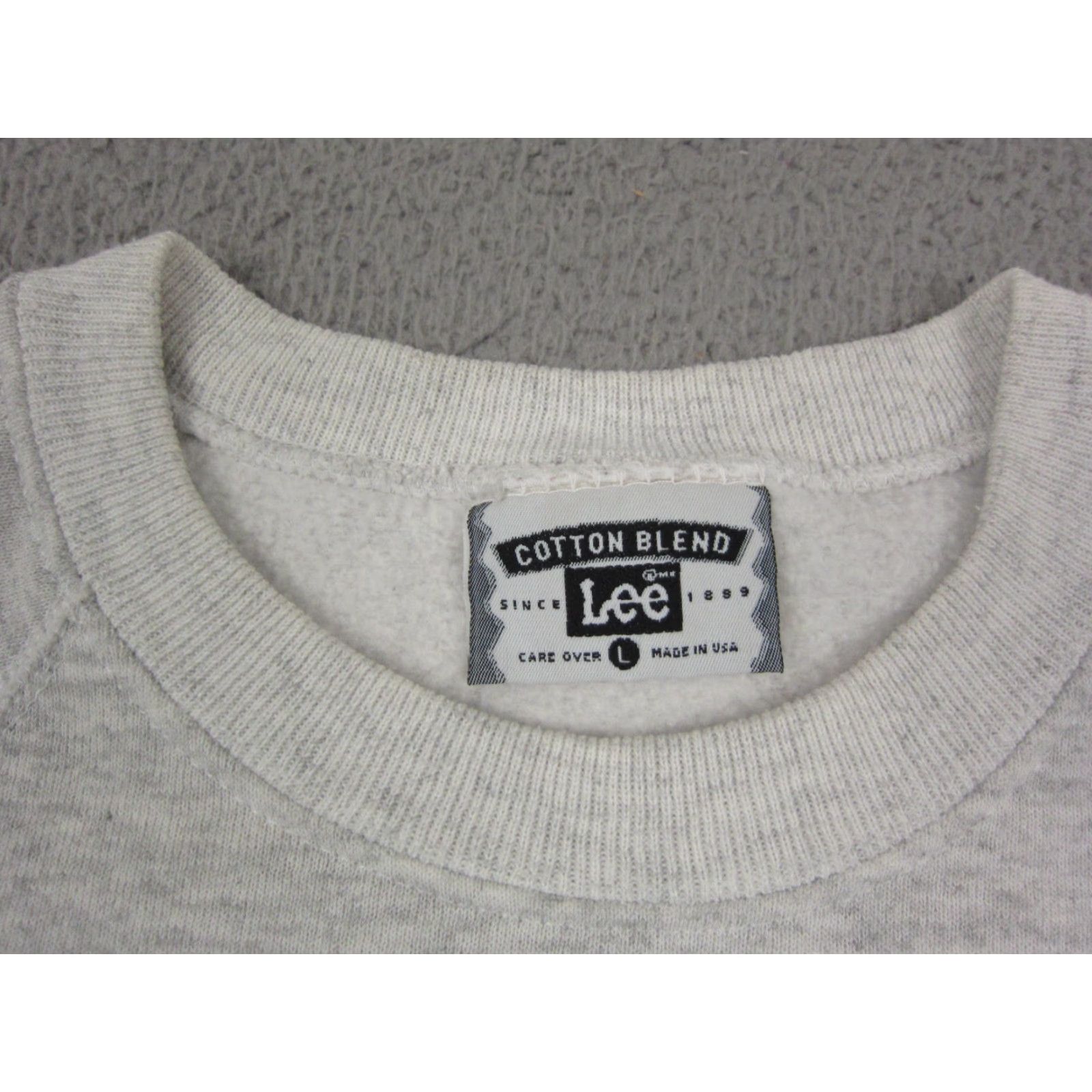 Lee VINTAGE Lee Sweatshirt Womens L Gray Bear Christmas Mistletoe Made in USA Ladies Pullover Crew Neck Autumn Winter Holiday Sportwear Mens Girls Boys Size L / US 10 / IT 46 - 4 Thumbnail