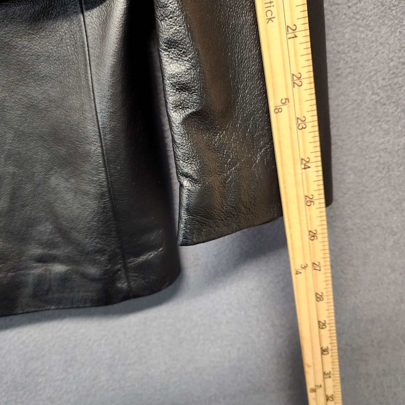 Croft & Barrow Croft & Barrow Mens Leather Coat Jacket Black Classic Button Front EXCELLENT Coat Leather Button Mens M Black 42 Chest Mid-Length Solid Size US M / EU 48-50 / 2 - 7 Thumbnail