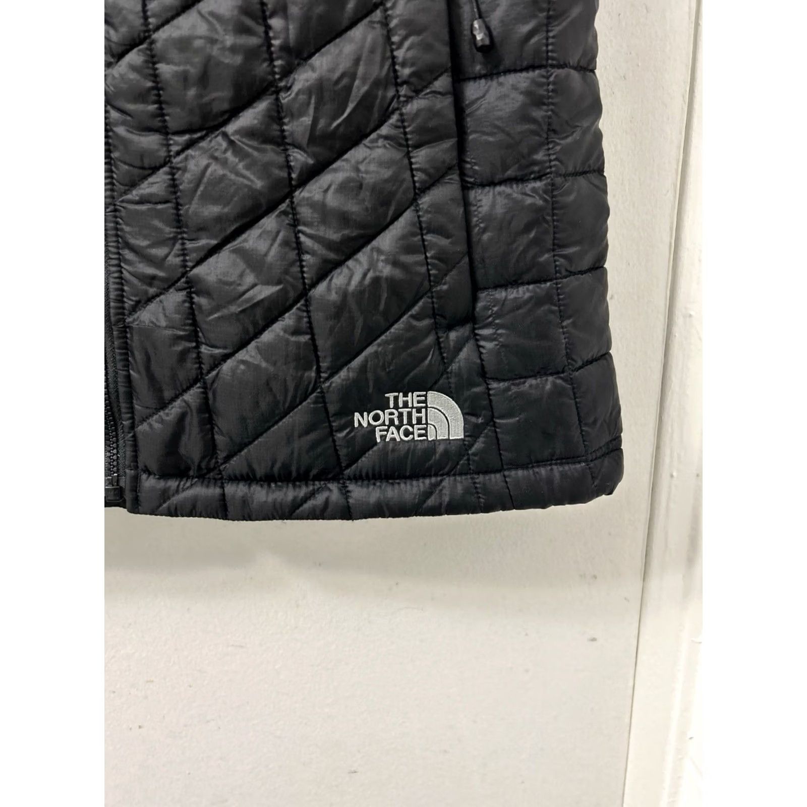 The North Face VINTAGE? The North Face Thermoball Vest Womens Size S Black Puffer Full Zip Pockets Size S / US 4 / IT 40 - 5 Thumbnail