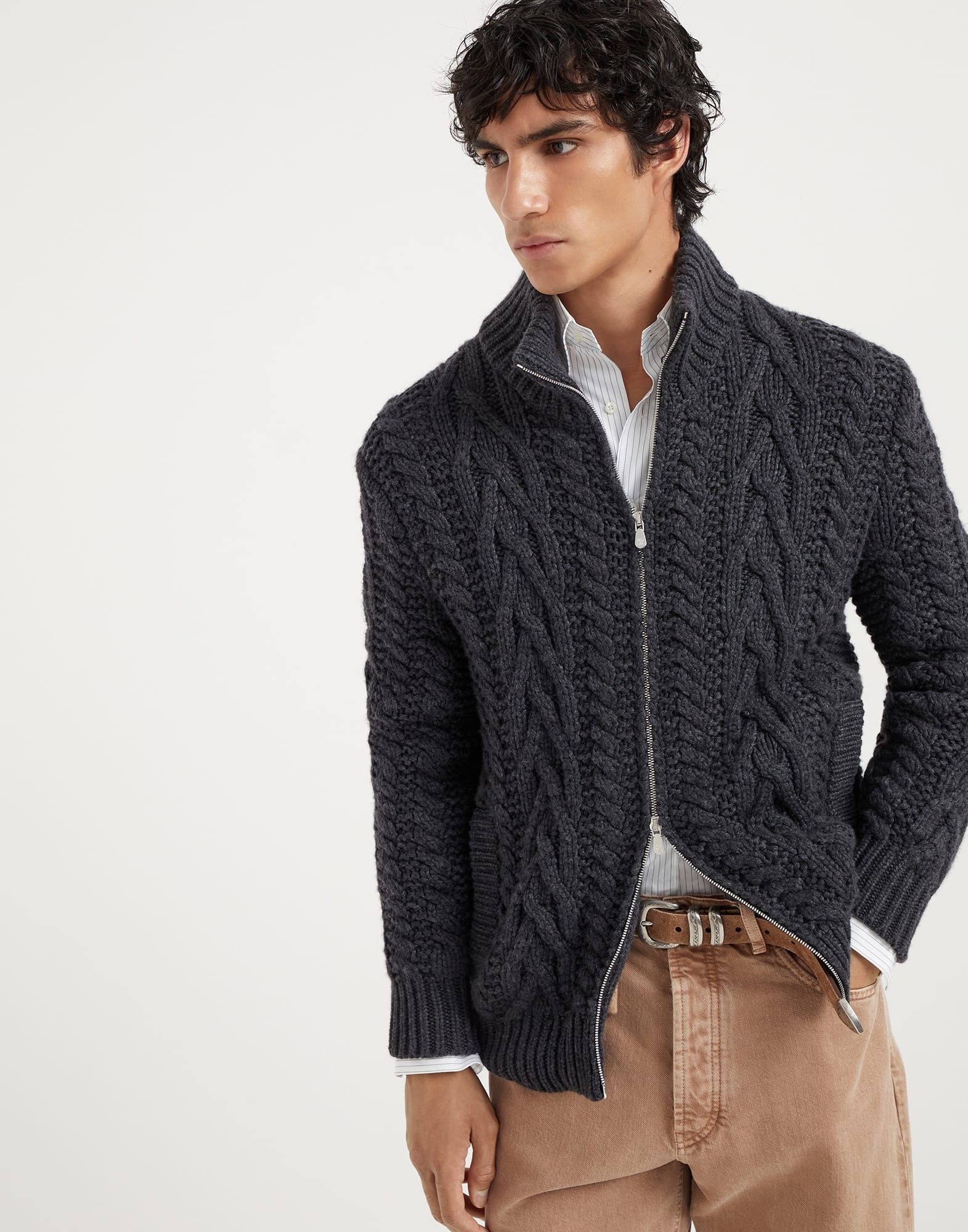 Brunello Cucinelli o1w1db11125 Cashmere Cardigan in Black Size US S / EU 44-46 / 1 - 1 Thumbnail
