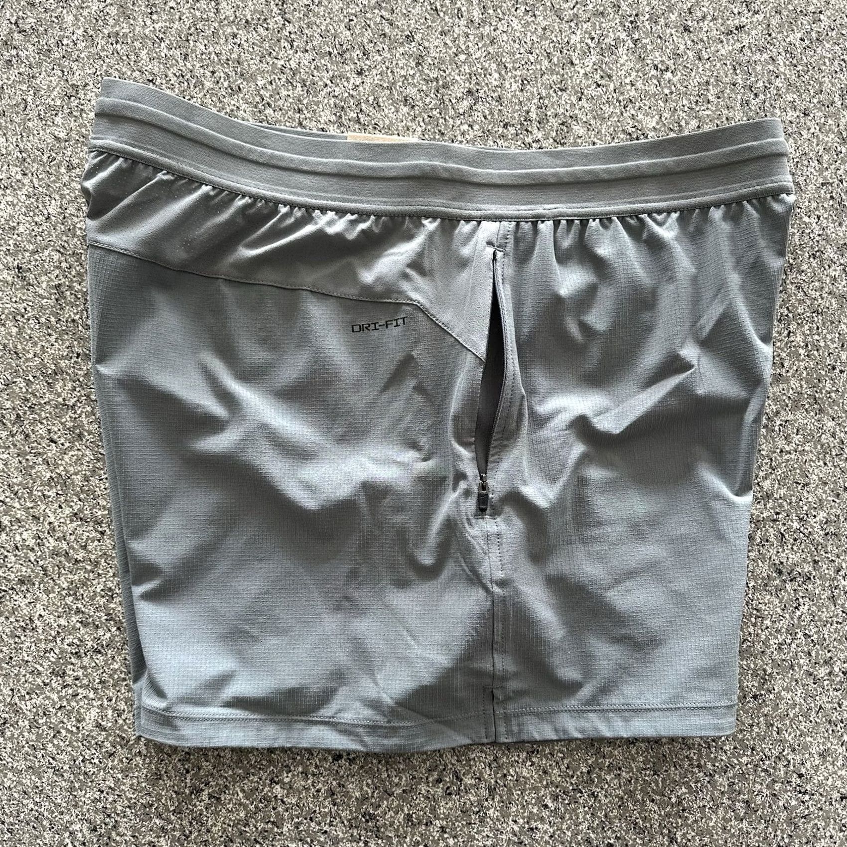 Nike Nike Flex Repel Dri-FIT 5" Unlined Training Shorts Mens XL Gray Nike Flex Repel 5" Training Shorts Mens XL Gray FN3002-084 Size US 36 / EU 52 - 4 Thumbnail