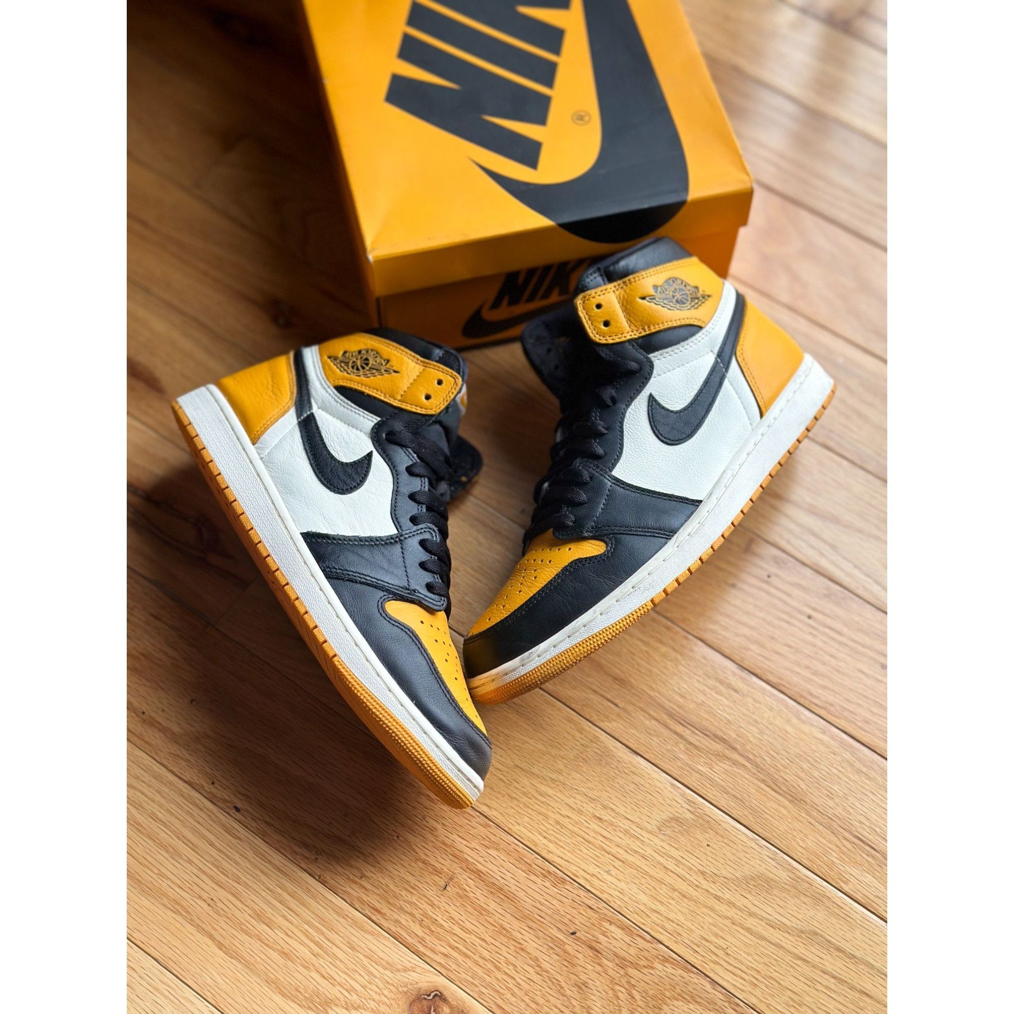 555088 711 NIKE AIR JORDAN 1 “TAXI YELLOW TOE” RETRO HIGH OG