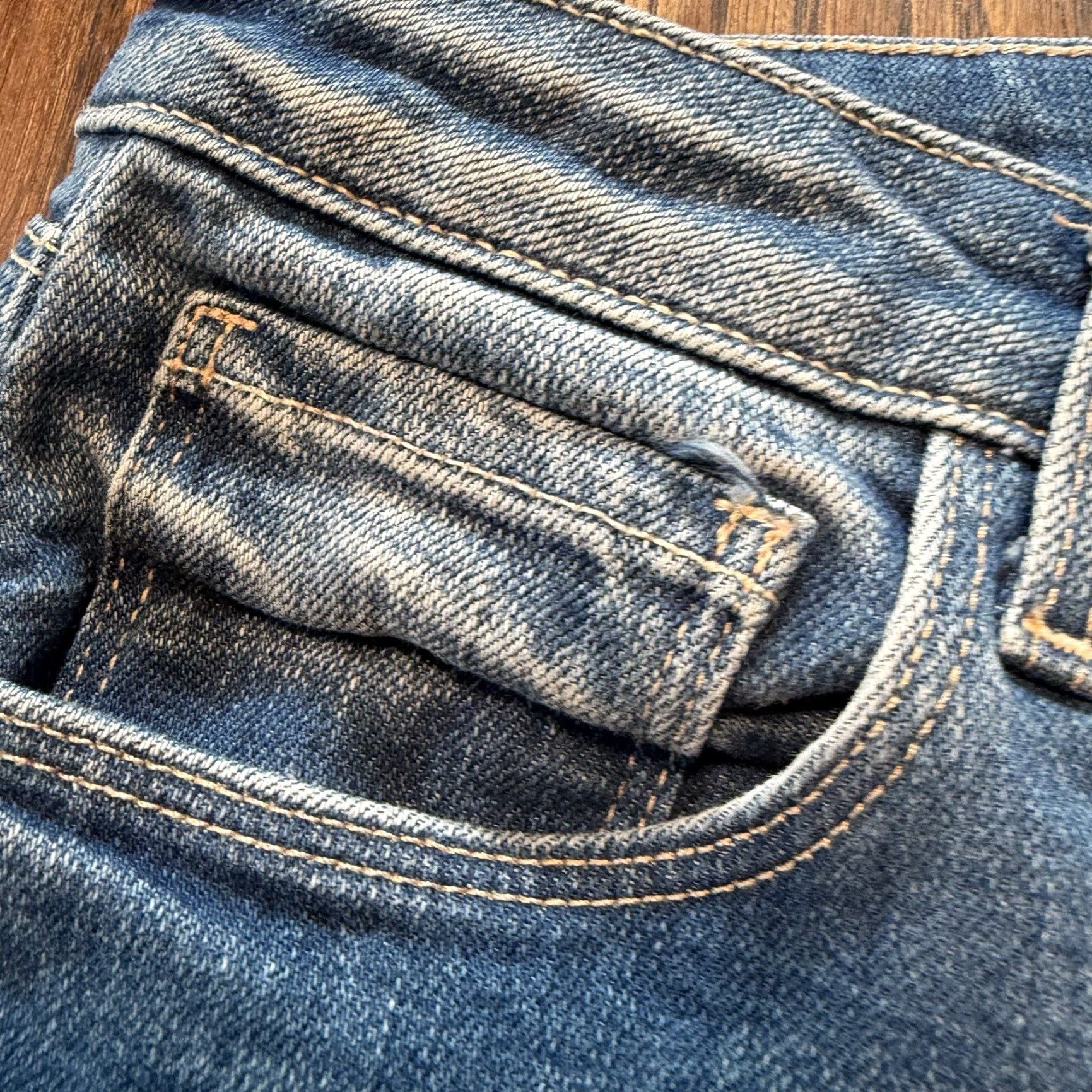 L'AGENCE L'AGENCE Ruth High Rise Straight Jeans Woodbridge Blue Raw Hem 28 2649HZNR Women's Jeans Slim Straight 5-Pocket Denim Rise >10.5in Regular Inseam 30in Size 28" / US 6 / IT 42 - 4 Thumbnail