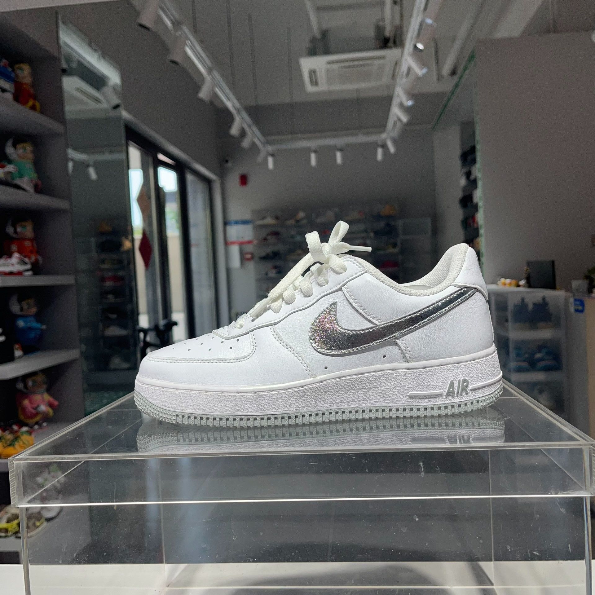 Nike Nike White Lowtop Sneakers 40 Men Size US 7.5 / EU 40-41 - 1 Thumbnail