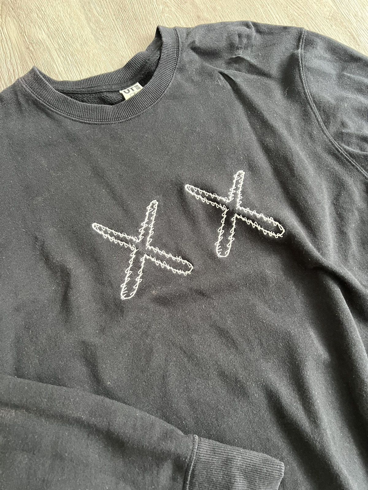 Kaws KAWS x Uniqlo Longsleeve/ Sweater size M Size US M / EU 48-50 / 2 - 2 Thumbnail