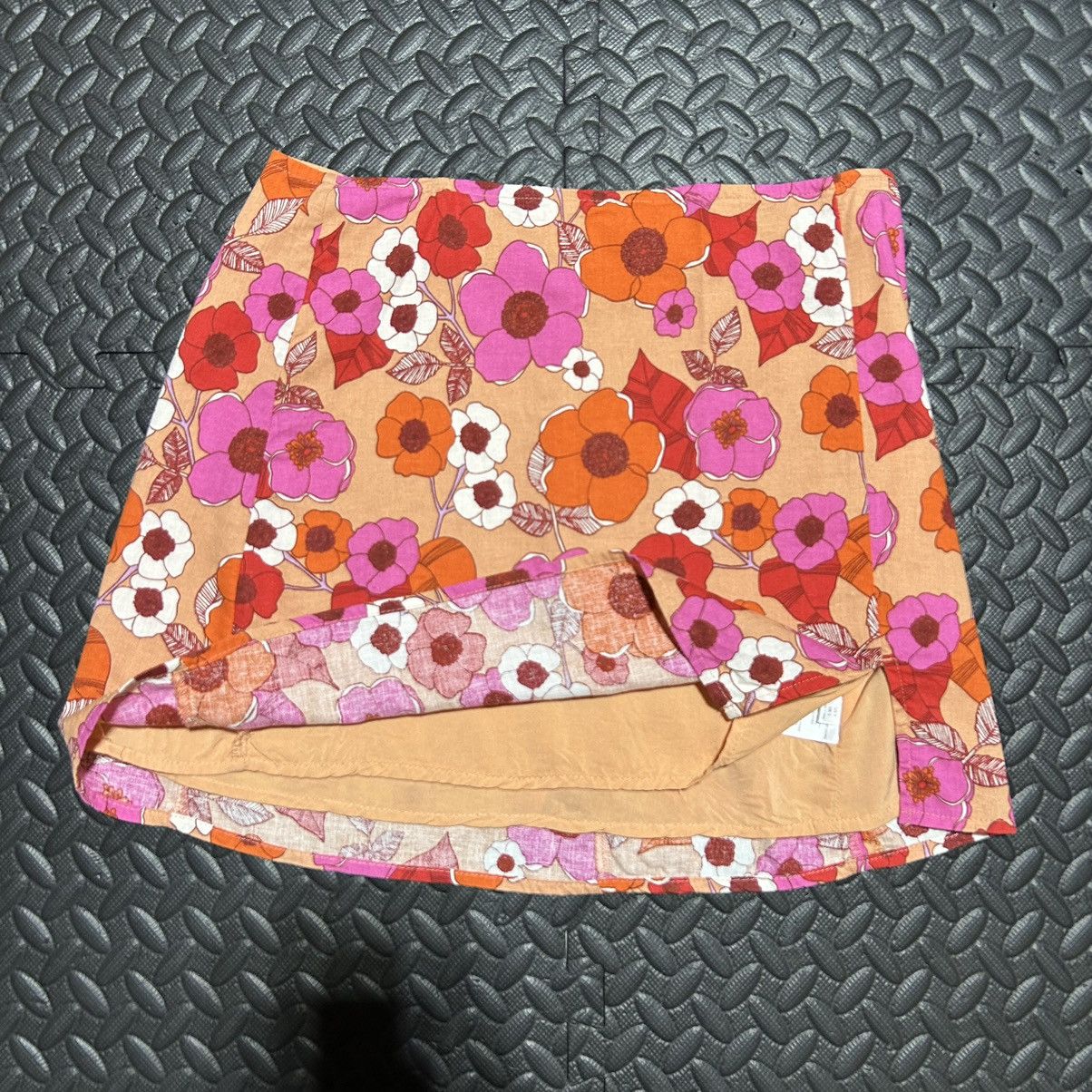 Urban Outfitters Urban Outfitters Mini Skirt Floral Notched Small Petites Size 25" / US 0 / IT 36 - 3 Thumbnail