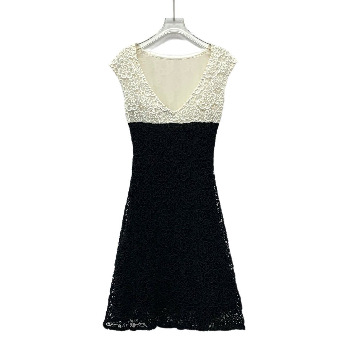 Dior Dior Floral Lace Hollow Embroidered Sleeveless Dress K26WX Size XS / US 0-2 / IT 36-38 - 2 Thumbnail