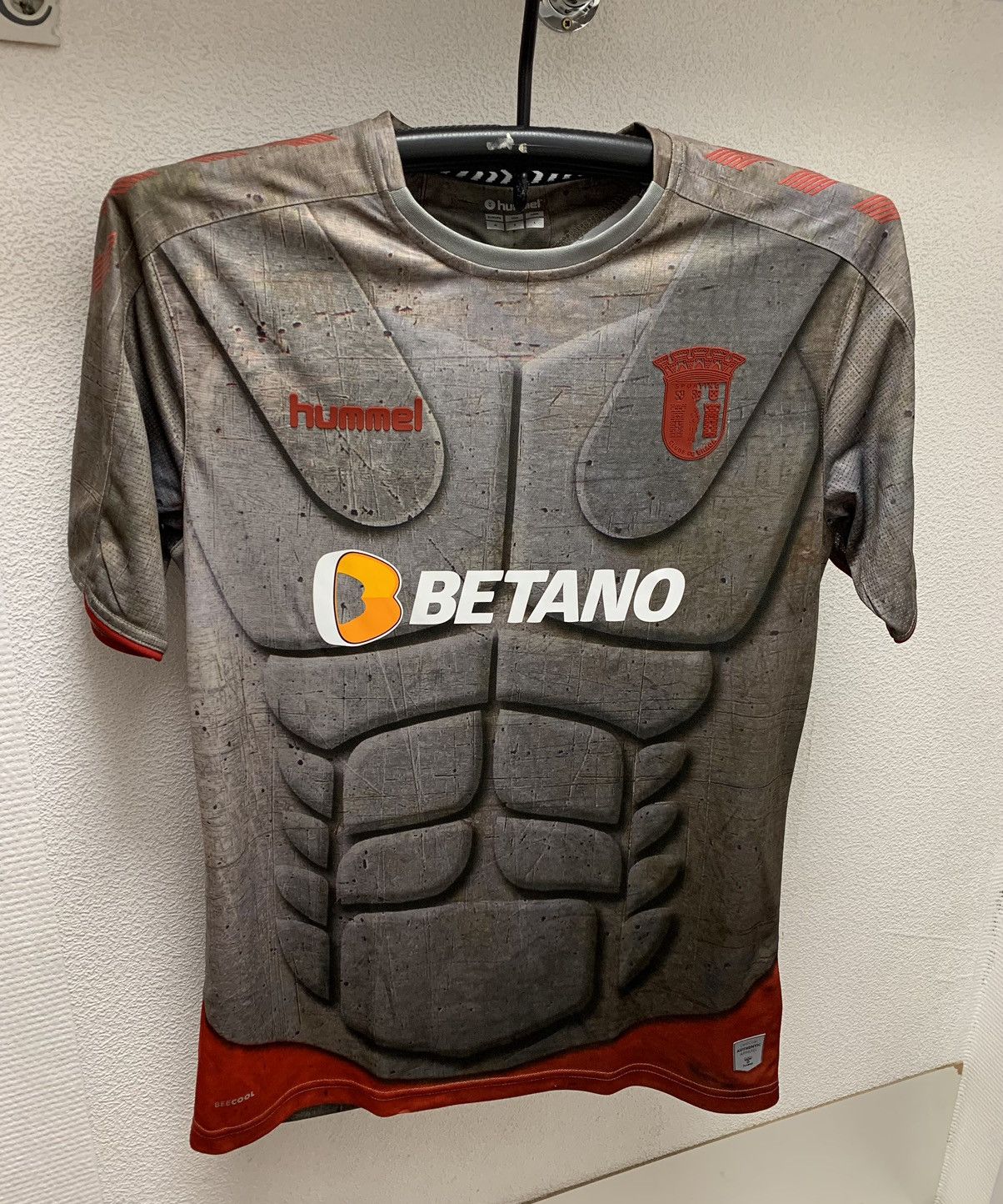 Other Sporting clube de brags Hummel soccer jersey M sz betano Size US M / EU 48-50 / 2 - 1 Thumbnail