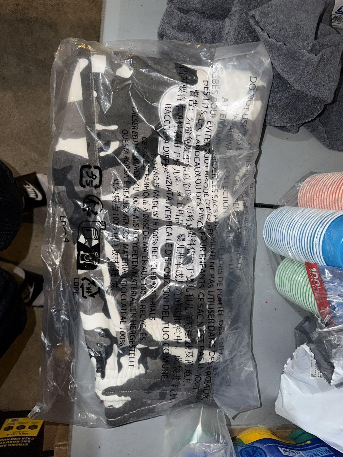 Supreme Supreme Satin Appliqué Sweatpant Snow Camo Size US 33 - 5 Thumbnail