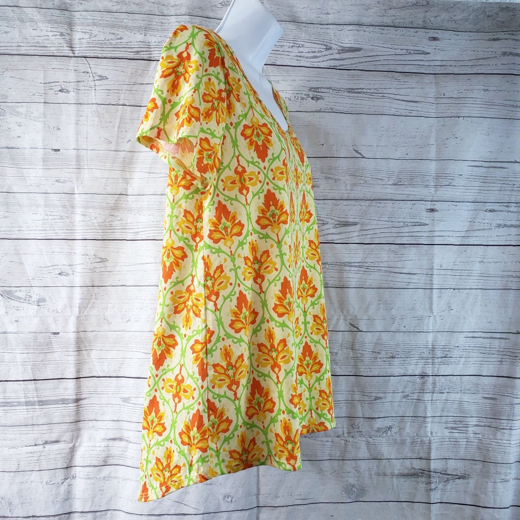 Vintage LuLaRoe Womens Classic T Sz S Yellow Orange Floral Short Sleeve Shirt Womens Shirts T-Shirt Tunic Casual Vintage: No Gender: Womens Size 28" / US 6 / IT 42 - 3 Thumbnail