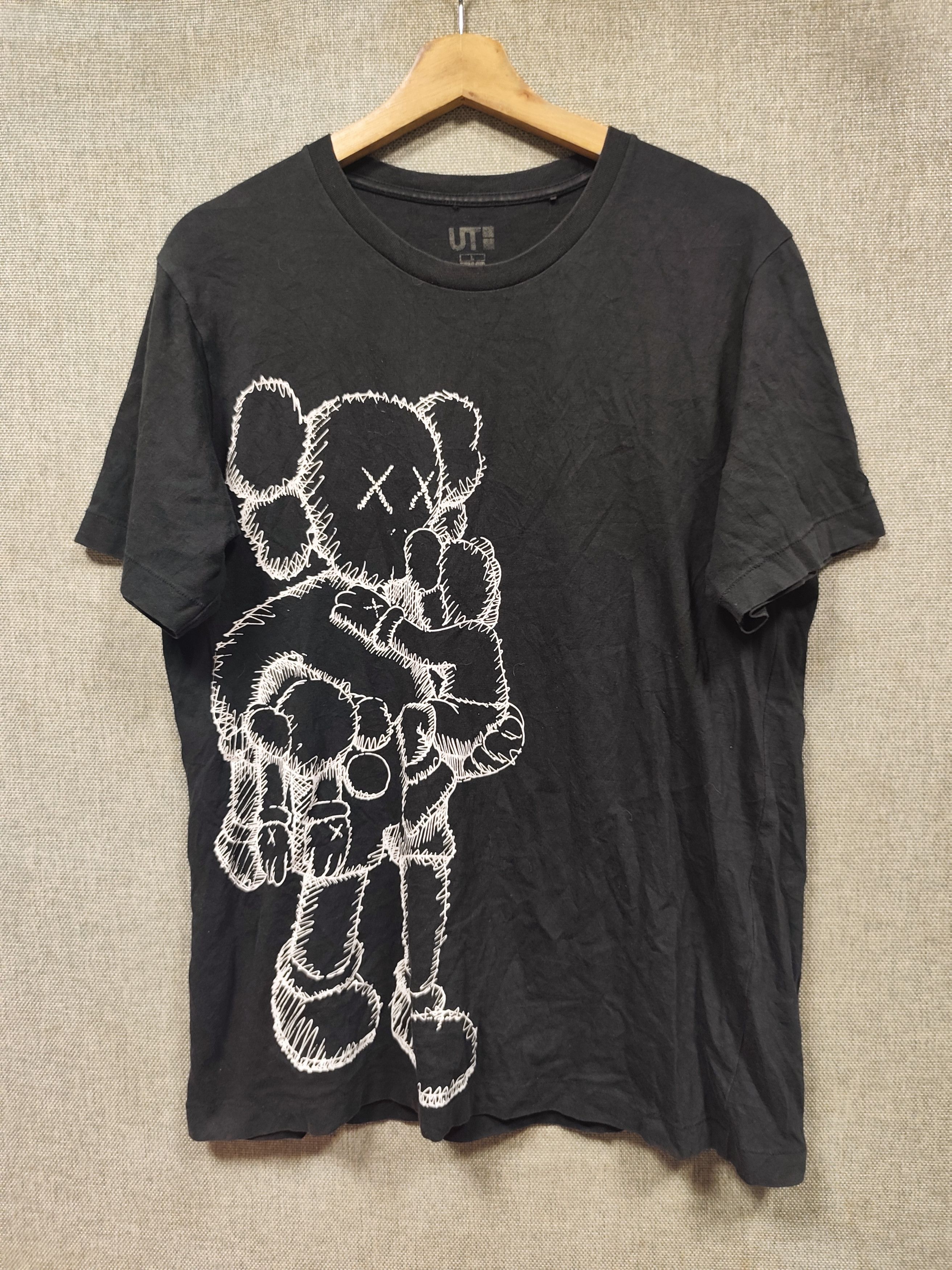 Kaws × Uniqlo T shirt Uniqlo x Kaws Size US M / EU 48-50 / 2 - 1 Thumbnail