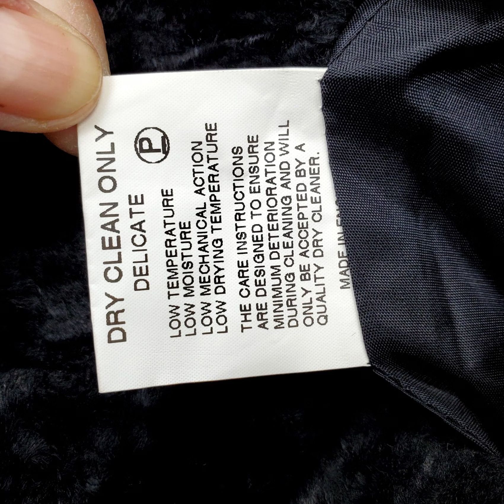 Karen Millen Karen Millen Mini Skirt Womens Size 10 Black Faux Fur Lined Low Waist Back Zip. Fashionable and trendy. Perfect for casual wear Size 32" / US 10 / IT 46 - 7 Thumbnail