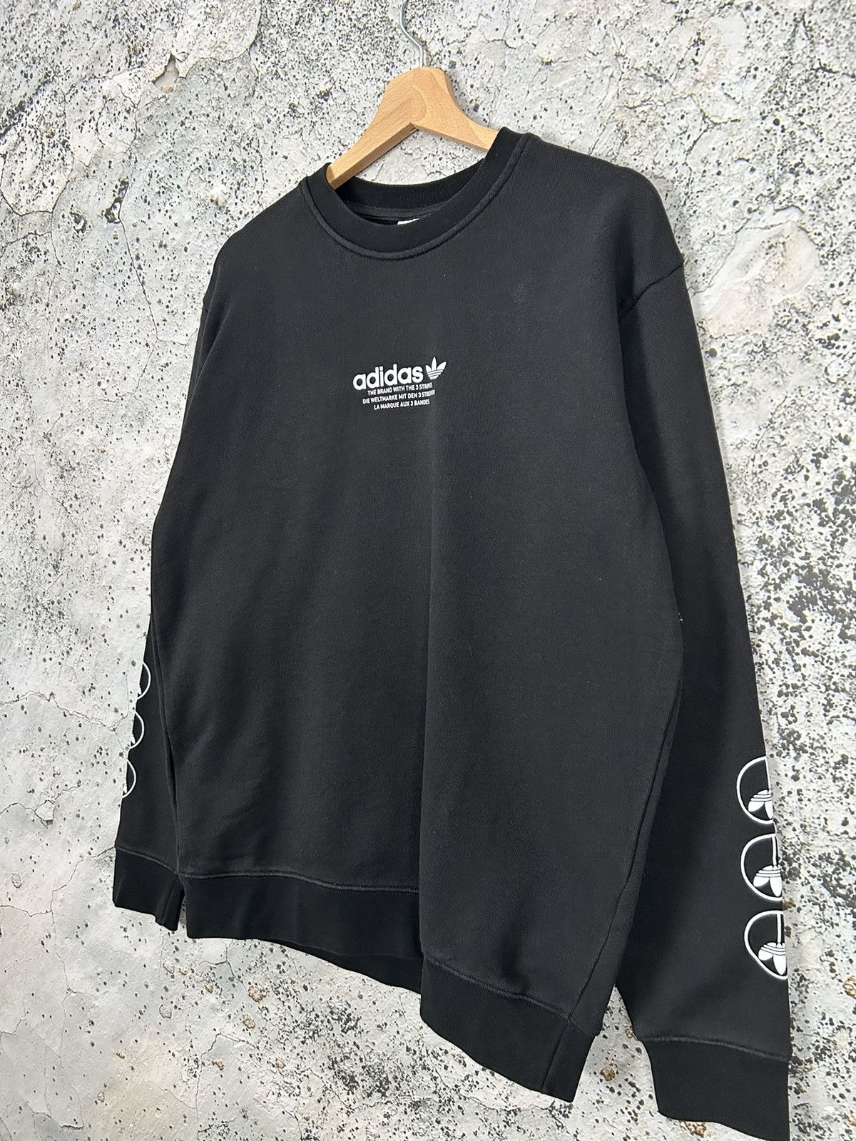 Adidas Vintage Adidas Crewneck Center Logo Streetwear Sportswear Size US M / EU 48-50 / 2 - 2 Thumbnail