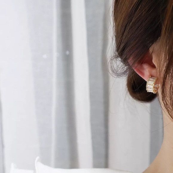 The Unbranded Brand Women C-Shaped Simple Stud Earring Size ONE SIZE - 2 Thumbnail