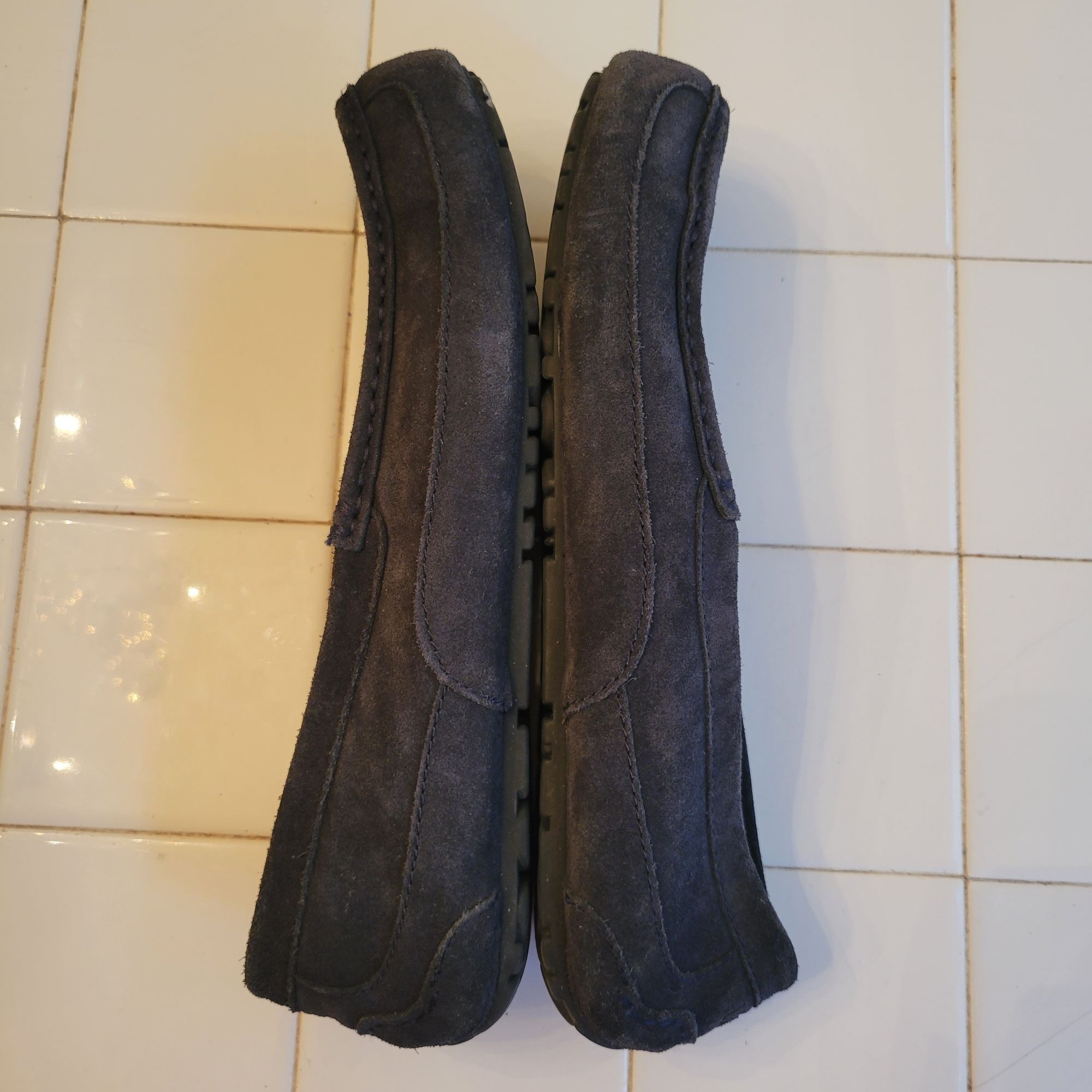 Ugg UGG 11 Leather Suede Moccasin Slippers Black 1003419 Moc Toe Size US 11 / EU 44 - 3 Thumbnail
