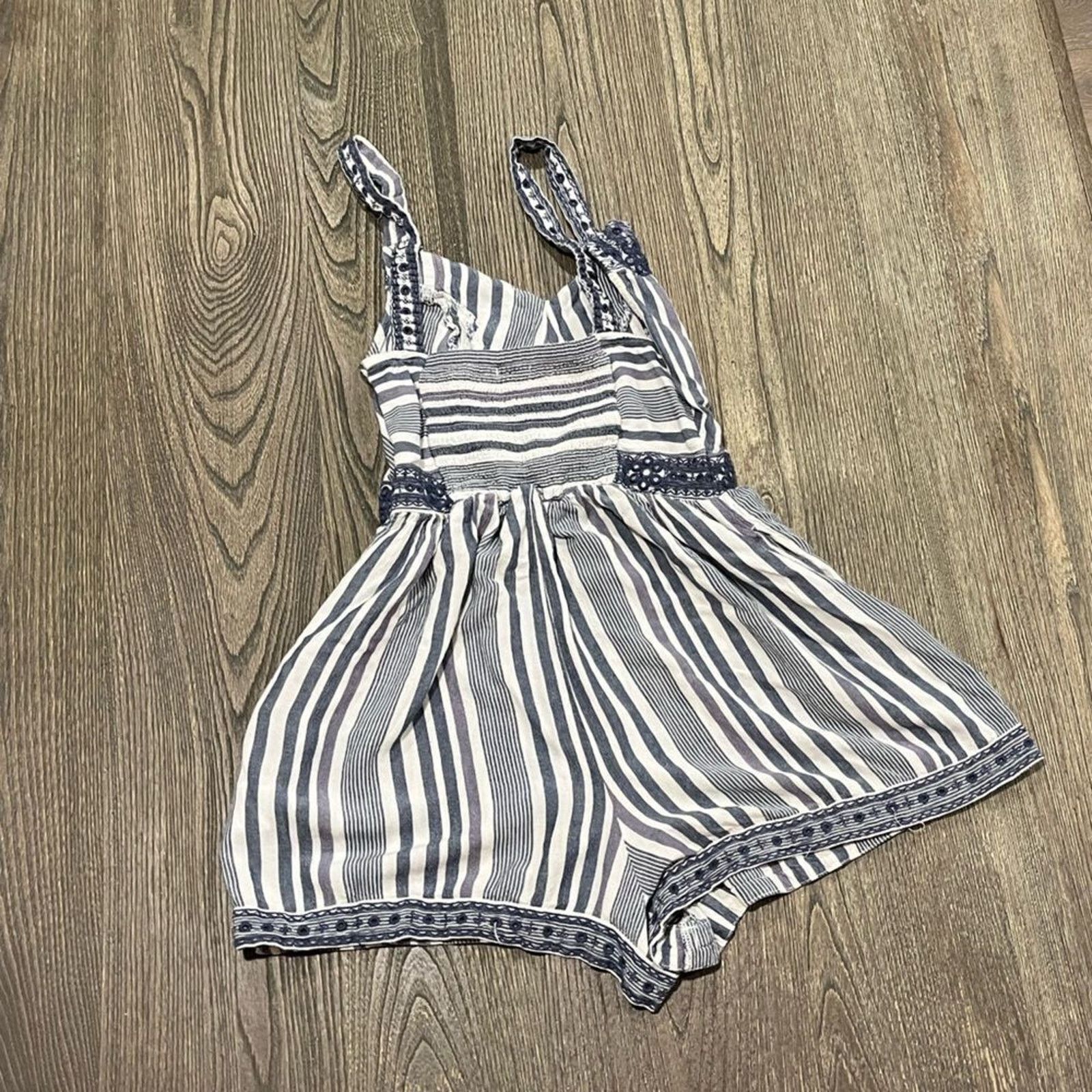 American Eagle Outfitters American Eagle Cut-Out Romper Boho Eyelet Embroidered BlueXS Size 25" / US 0 / IT 36 - 6 Thumbnail