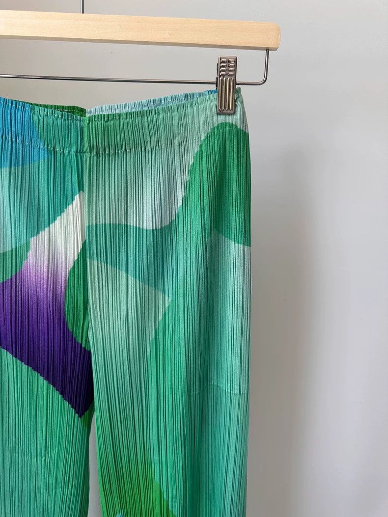 Issey Miyake Issey Miyake size:2 Green cloud pleated trousers Size 31" - 3 Thumbnail