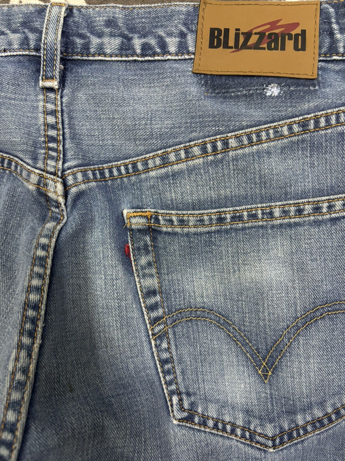 Japanese Brand Vintage Japanese Brand Blue Wash Baggy Distressed Jeans Size US 33 - 10 Thumbnail