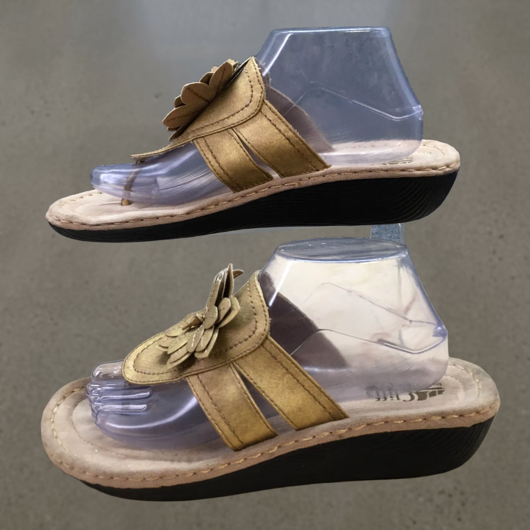Vintage Cliffs by White Mountain Sandals Womens 9.5 M Cove Thong Gold Faux Leather Wedge Size US 10 / IT 40 - 1 Thumbnail
