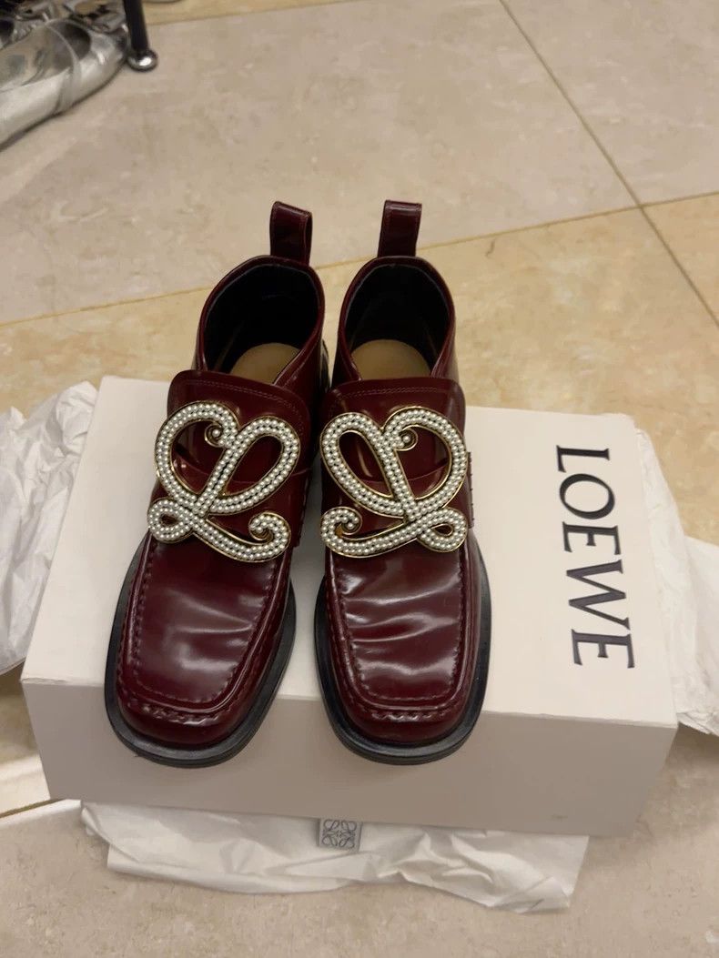 Loewe LOEWE A dark red leather flower and pearl buttoned square Size US 6.5 / IT 36.5 - 3 Thumbnail