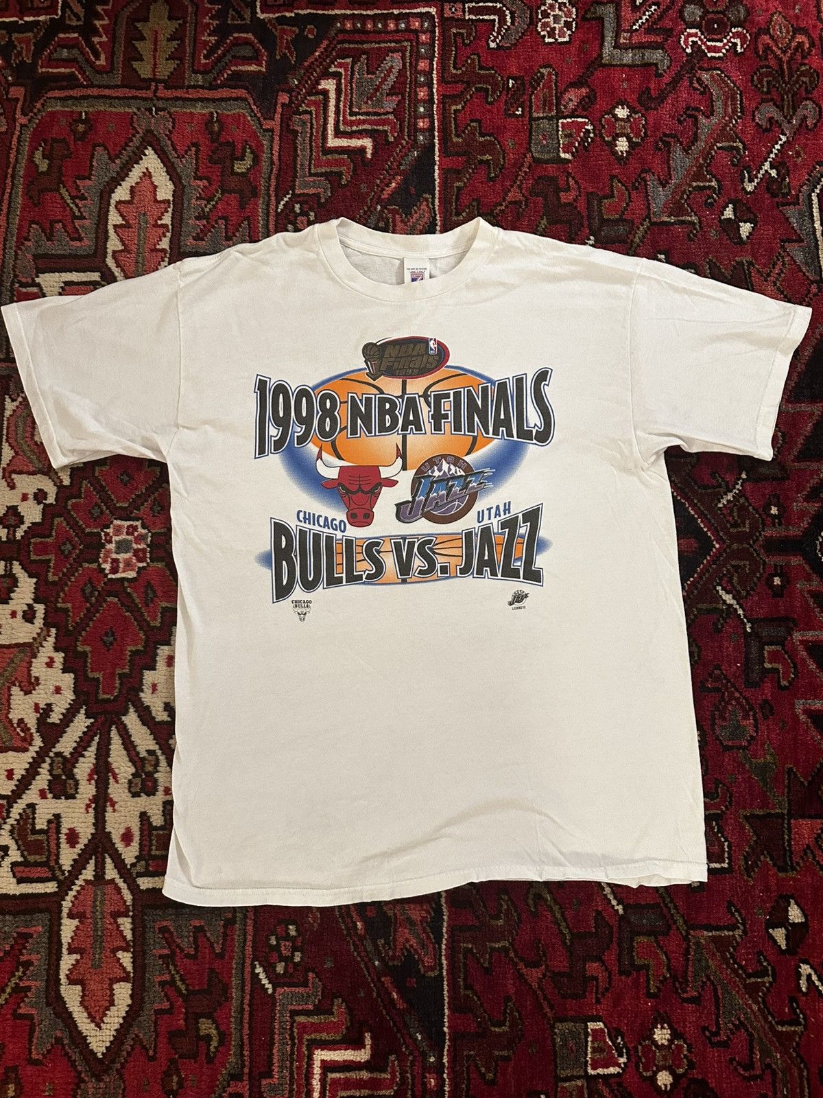 Vintage 1998 NBA Finals T-Shirt Size US XL / EU 56 / 4 - 1 Thumbnail