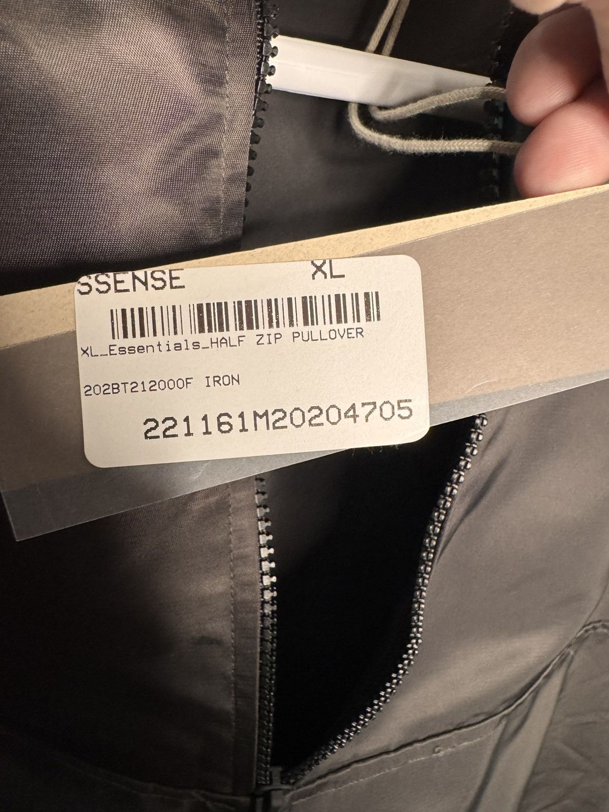 Fear of God Fear of God ESSENTIALS Nylon 1/4 Zip Size US XL / EU 56 / 4 - 7 Thumbnail